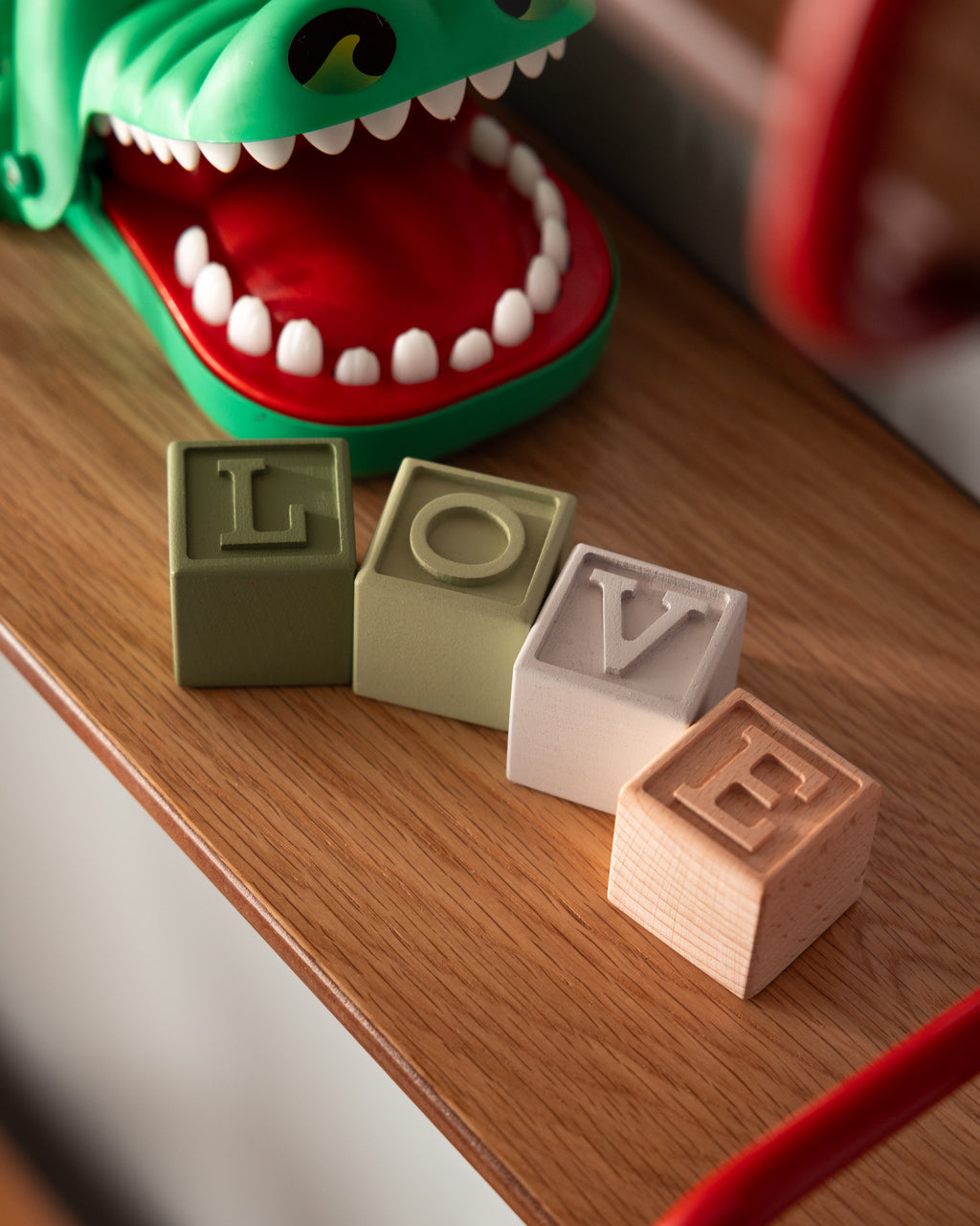 Personligt namn - små målade bokstavsklossar